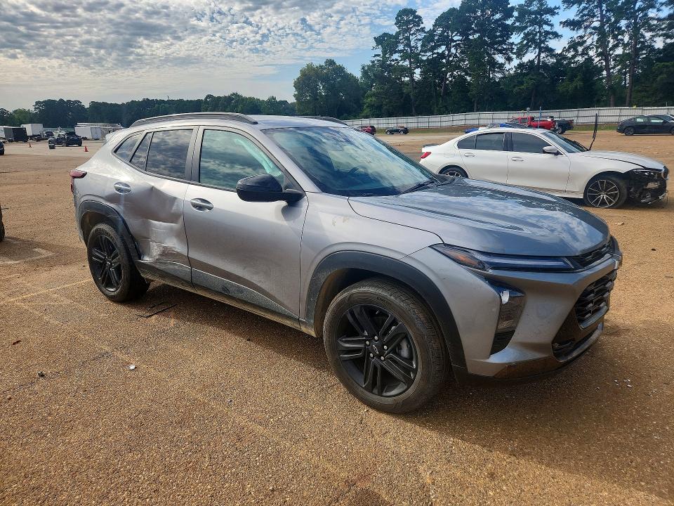 2024 Chevrolet VIN KL77LKE27RC029175 COPART salvage auction — SIDE, Tx - Salvage Vehicle Title, sold $11,500 on 2026-07-20 (photo 4)