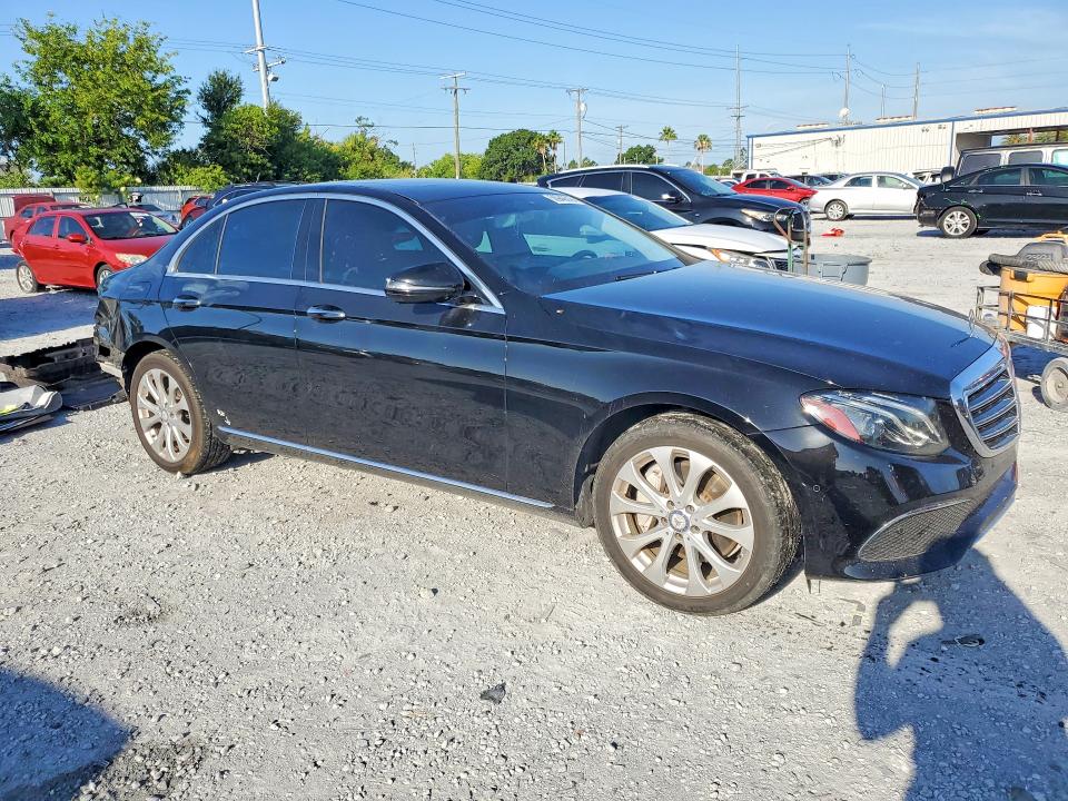 2017 Mercedes-benz E-klasse VIN WDDZF4KBXHA197878 COPART salvage auction — REAR END, FL - CERT OF TITLE SLVG REBUILDABLE, sold $9,000 on 2026-07-31 (photo 4)