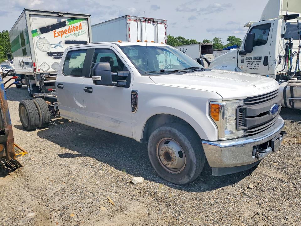 2018 Ford F-350 super duty VIN 1FD8W3GT7JEC82446 COPART salvage auction — MINOR DENT/SCRATCHES, La - Certificate Of Title, sold $8,500 on 2026-07-22 (photo 4)