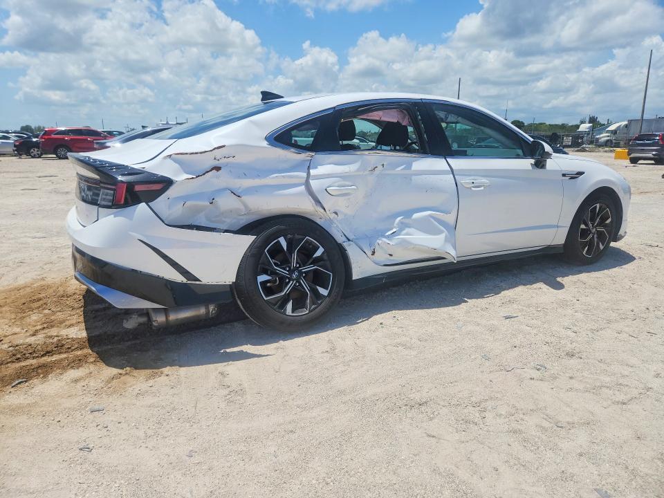 2025 Hyundai Sonata VIN KMHL64JA4SA499095 COPART salvage auction — SIDE, TX - NONREPAIRABLE TITLE, sold $8,100 on 2026-07-27 (photo 3)