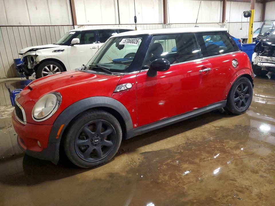 2010 Mini Cooper VIN WMWMF7C53ATX45225 COPART salvage auction — SIDE, PA - CERTIFICATE OF SALVAGE, sold $450 on 2026-08-07 (photo 1)