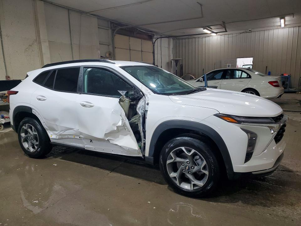 2025 Chevrolet Trax VIN KL77LHEP4SC194363 COPART salvage auction — SIDE, Tn - Salvage Certificate, sold $2,350 on 2026-07-21 (photo 4)
