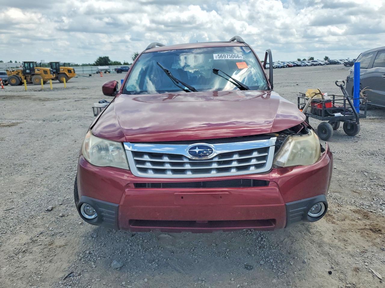 2013 Subaru Forester VIN JF2SHADC5DH412483 COPART salvage auction — Side, KY - CERT OF TITLE-SALVAGE, sold $425 on 2026-07-09 (photo 5)