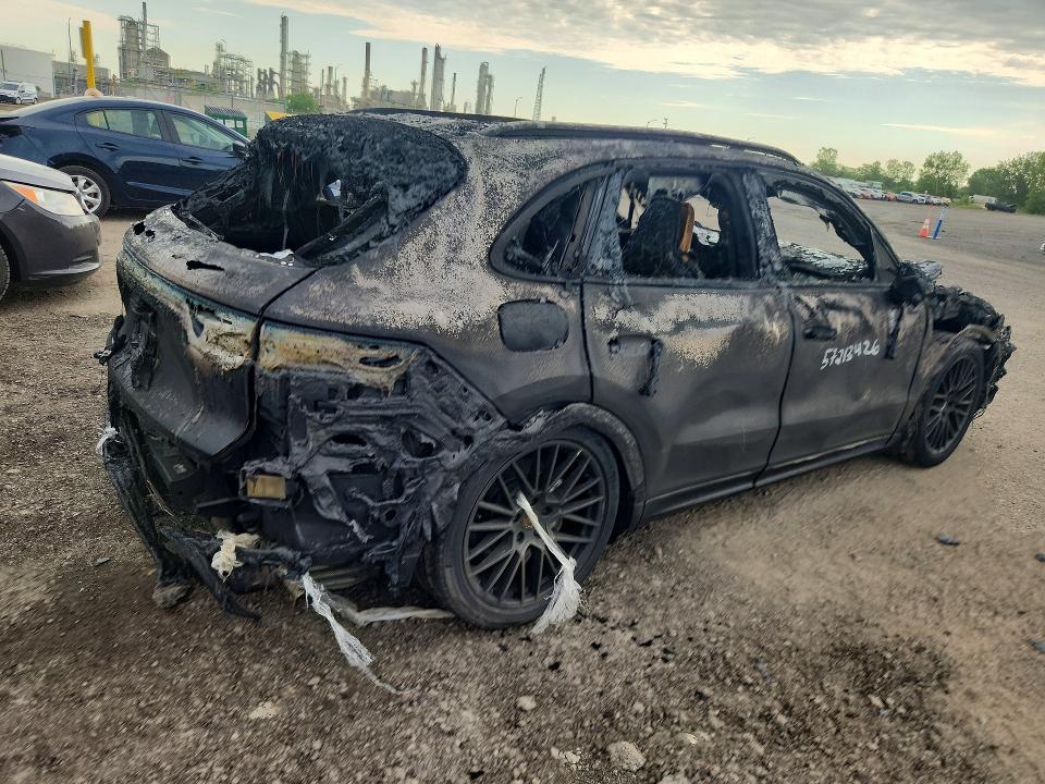 2019 Porsche Cayene VIN WP1AA2AY9KDA02924 COPART salvage auction — BURN, Qc - Irrecuperable, sold $1,800 on 2026-07-21 (photo 3)