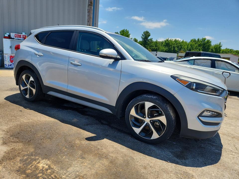 2017 Hyundai VIN KM8J33A20HU406471 COPART salvage auction — MECHANICAL, Tn - Certificate Of Title, sold $1,500 on 2026-07-16 (photo 4)