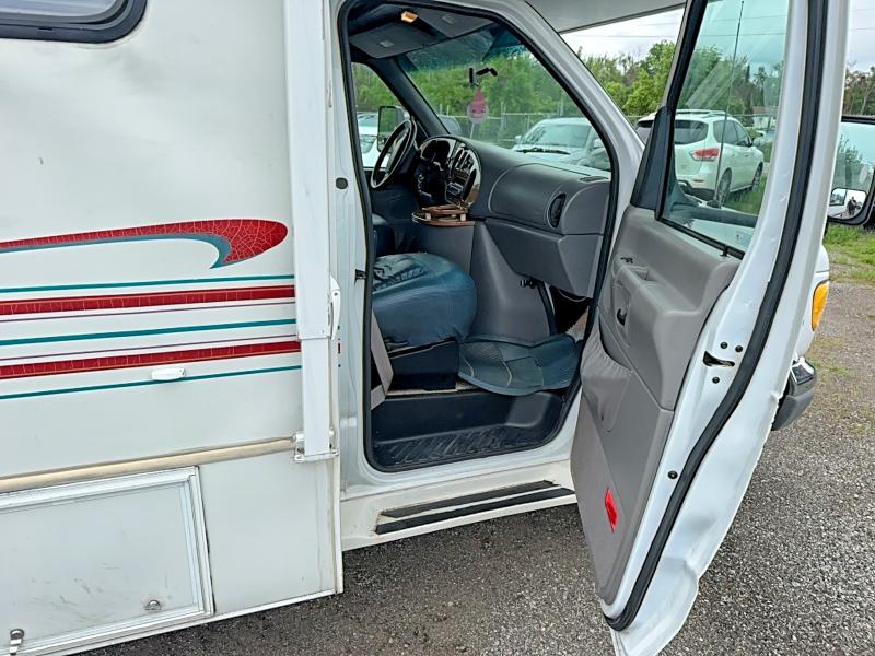 1998 Ford Econoline VIN 1FDXE40S3WHA14232 COPART salvage auction — MINOR DENT/SCRATCHES, On - Permit No Brand - Unfit (P), sold $400 on 2026-07-03 (photo 5)