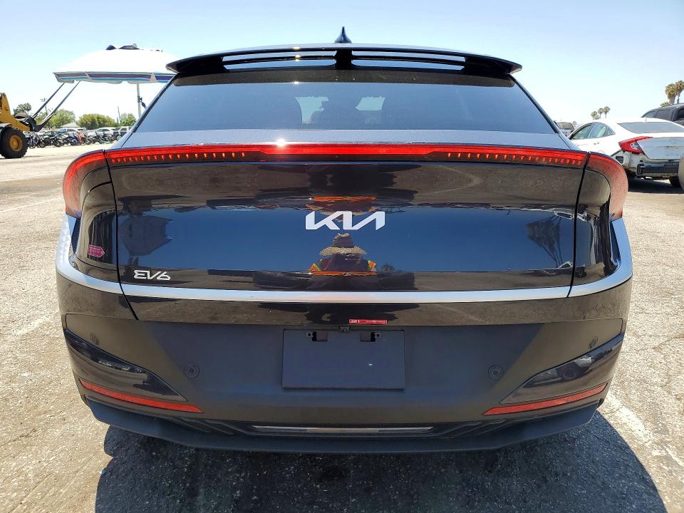 2025 Kia Ev6 VIN 5XYC34JA8SG014275 COPART salvage auction — MINOR DENT/SCRATCHES, Ca - Dis/Dlr/Exp Only Clean Title, sold $16,300 on 2026-07-02 (photo 6)