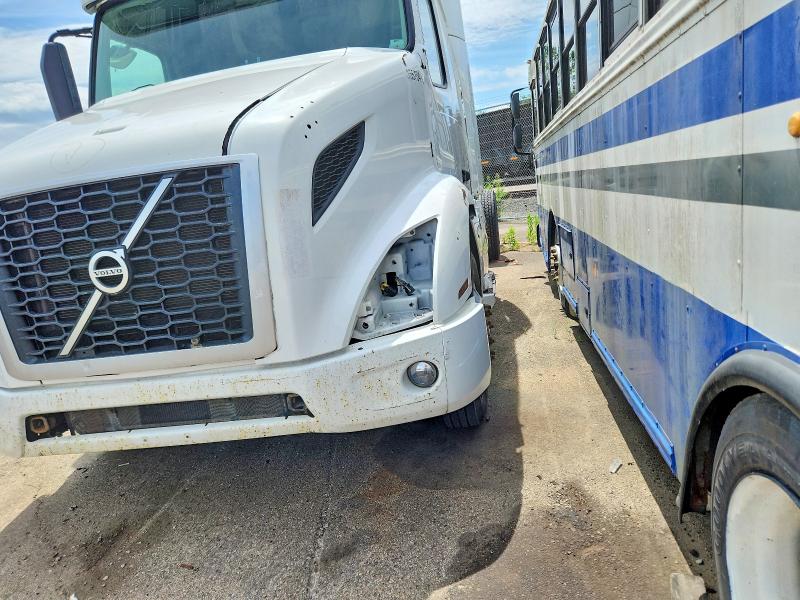 2020 Volvo Vnr VIN 4V4WC9EH6LN247412 COPART salvage auction — FRONT END, Oh - Cert Of Title-Salvage, sold $8,600 on 2026-07-23 (photo 9)