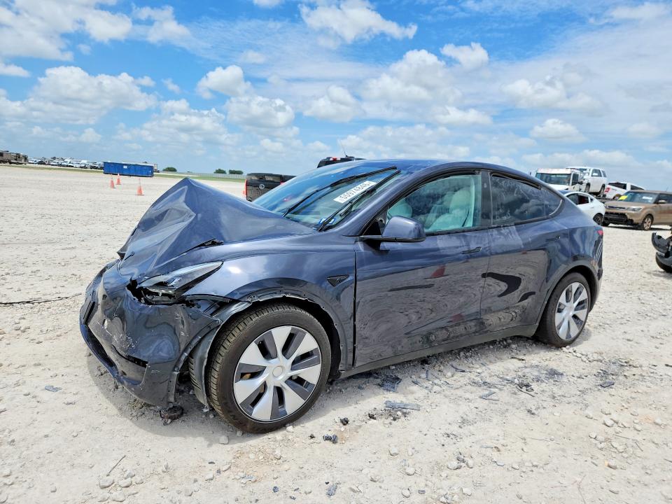 2024 Tesla Model y VIN 7SAYGDEE4RA283351 COPART salvage auction — FRONT END, Tx - Salvage Vehicle Title, sold $7,100 on 2026-07-16 (photo 1)