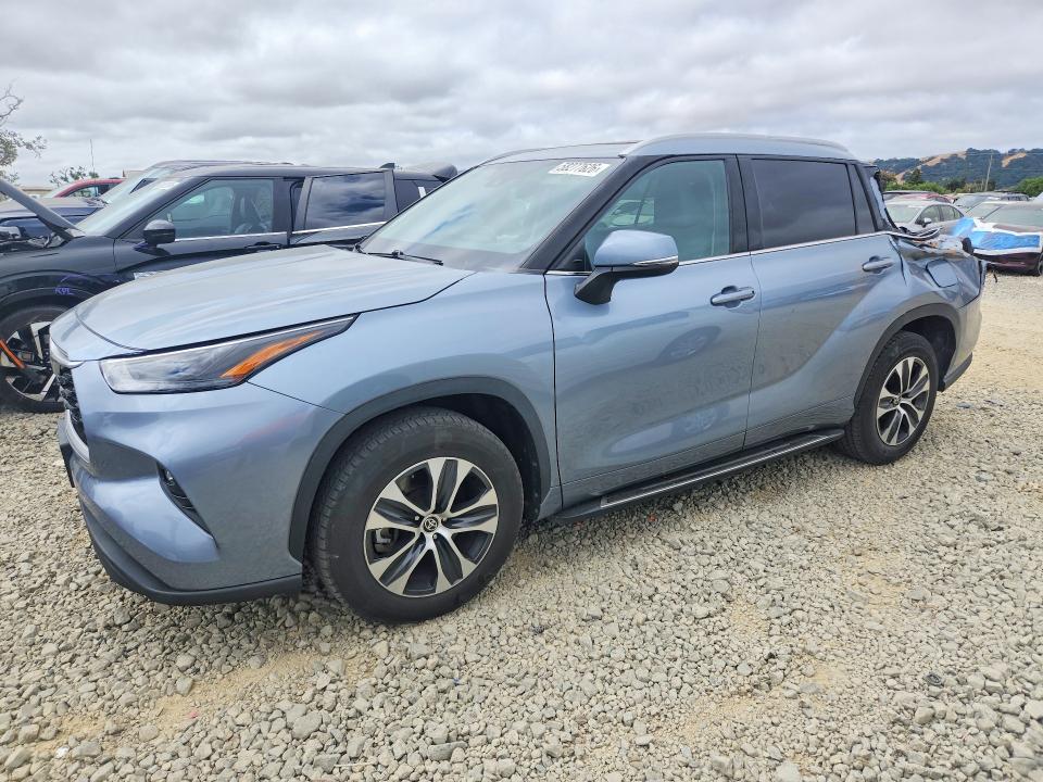 2022 Toyota Highlander hybrid VIN 5TDHARAH8NS014760 — COPART salvage auction photo