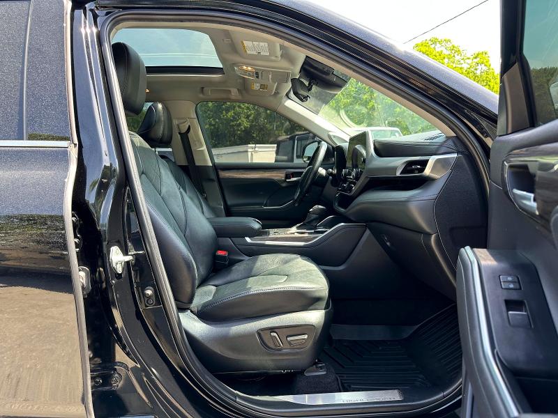 2023 Toyota Highlander VIN 5TDKDRAH8PS508181 COPART salvage auction — MINOR DENT/SCRATCHES, OH - CERTIFICATE OF TITLE, sold $29,000 on 2026-07-17 (photo 5)
