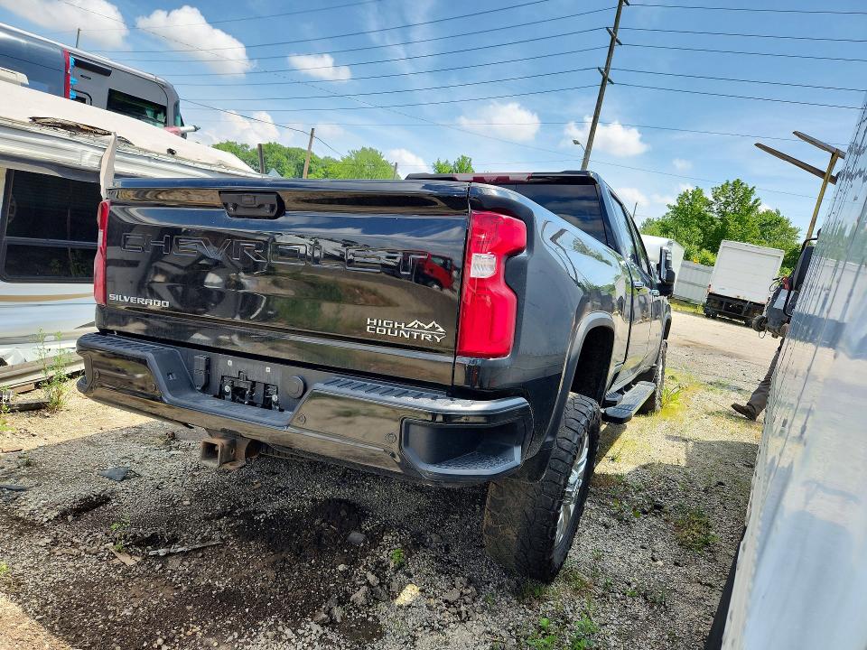 2020 Chevrolet Silverado 3500 VIN 1GC4YVEY0LF341647 COPART salvage auction — SIDE, IN - CERT OF TITLE-SALVAGE TITLE, sold $14,600 on 2026-08-12 (photo 3)