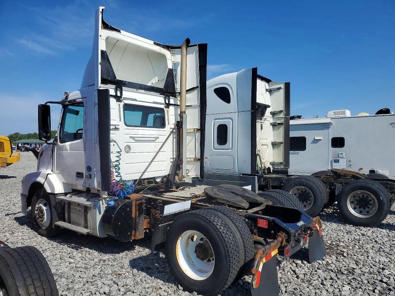 2018 Volvo Vn VIN 4V4N39TG4JN892840 COPART salvage auction — NORMAL WEAR, In - Certificate Of Title, sold $5,200 on 2026-07-09 (photo 3)