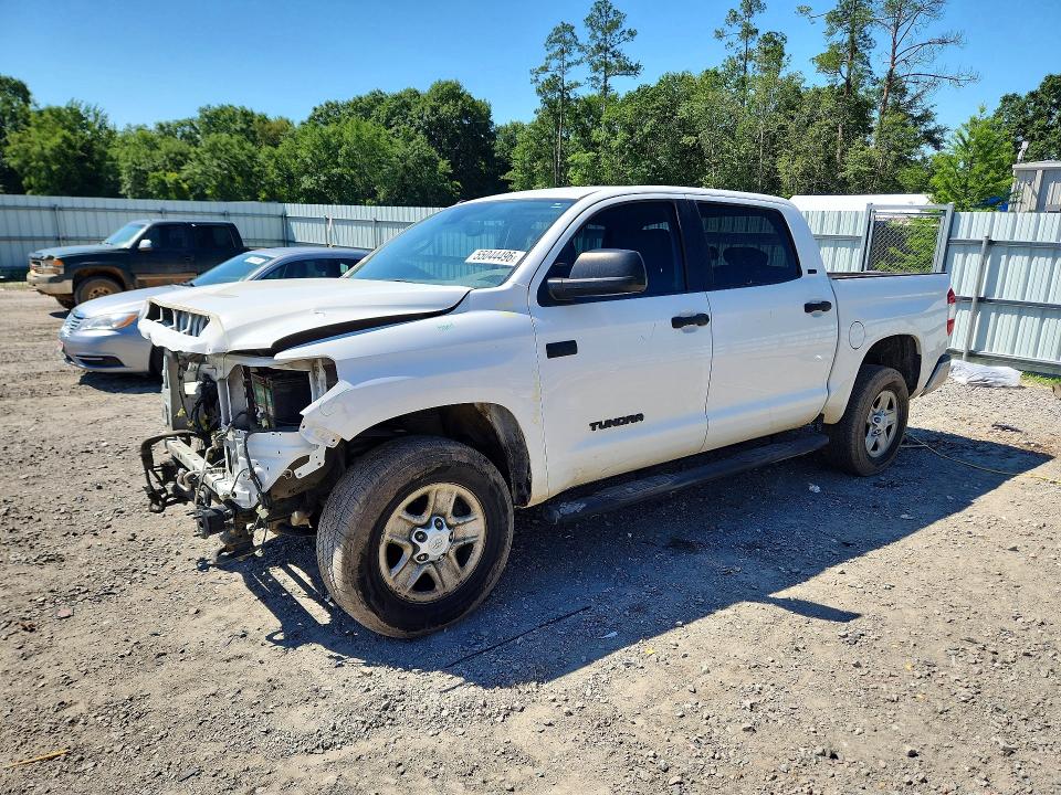 2018 Toyota Tundra VIN 5TFDW5F15JX697574 — COPART salvage auction photo