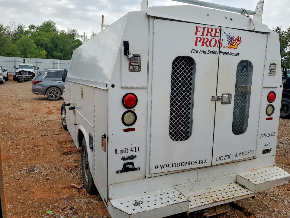 2010 Ford Econoline e350 VIN 1FDSE3FL0ADA52652 COPART salvage auction — MINOR DENT/SCRATCHES, Ok - Certificate Of Title, sold $1,950 on 2026-07-09 (photo 2)