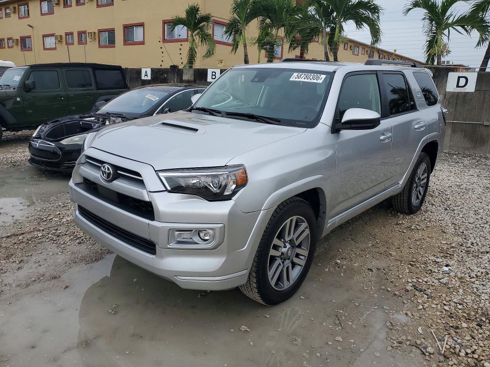 2022 Toyota 4runner VIN JTESU5JR9N6009643 COPART salvage auction — MINOR DENT/SCRATCHES, Fl - Certificate Of Title (P), sold $14,700 on 2026-07-02 (photo 1)