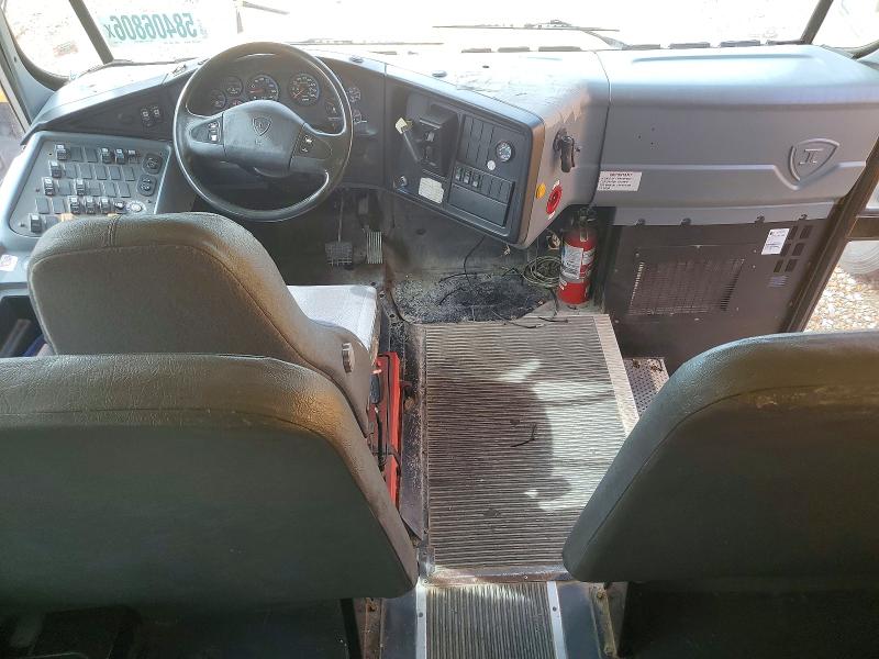 2013 Peterbilt VIN 4DRBUSKN1DB306809 COPART salvage auction — NORMAL WEAR, MO - CERTIFICATE OF TITLE, sold $2,000 on 2026-09-15 (photo 8)