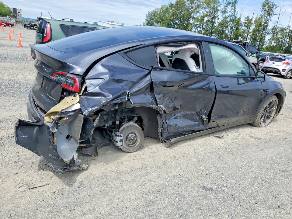 2024 Tesla Model y VIN 7SAYGAEE6RF102106 COPART salvage auction — REAR END, WA - BILL OF SALE, sold $8,000 on 2026-07-27 (photo 3)