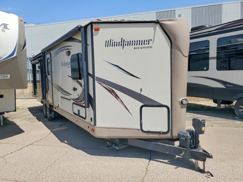 2015 Foresriver VIN 4X4TRLF2XF1864533 COPART salvage auction — ROOF, IN - CERT OF TITLE-SALVAGE TITLE, sold $3,050 on 2026-09-10 (photo 1)