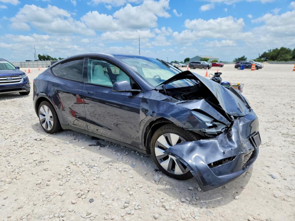 2024 Tesla Model y VIN 7SAYGDEE4RA283351 COPART salvage auction — FRONT END, Tx - Salvage Vehicle Title, sold $7,100 on 2026-07-16 (photo 4)