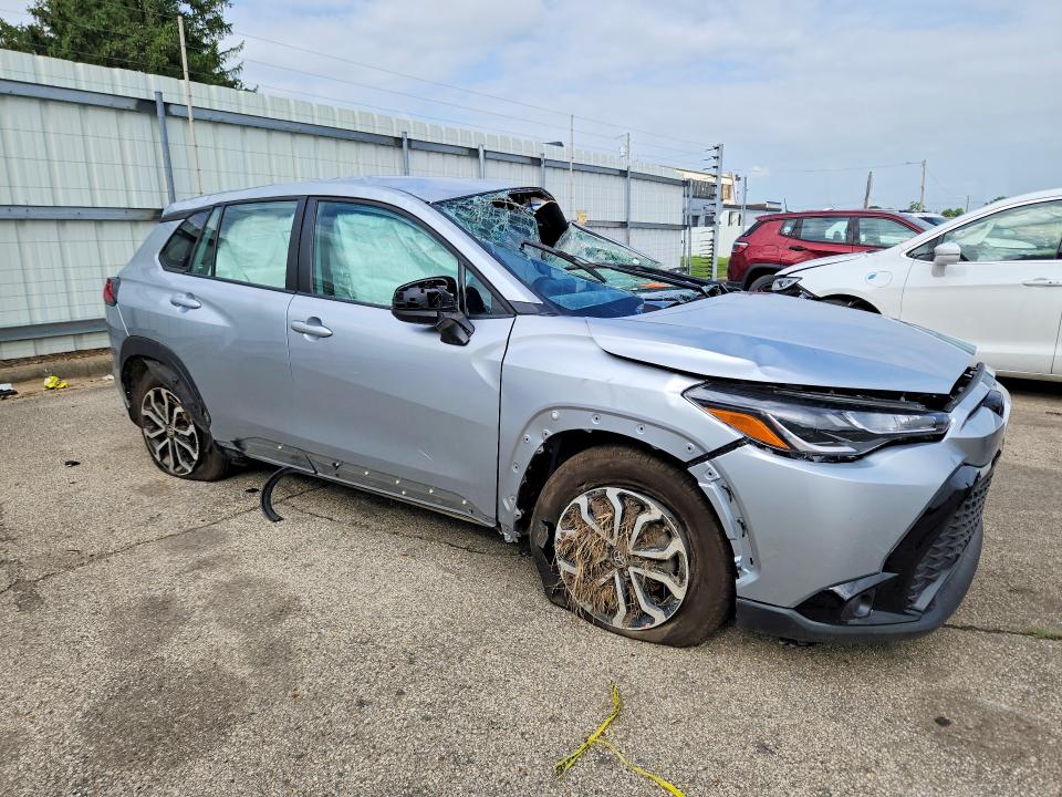 2025 Toyota Corolla cross VIN 7MUFBABG8SV071764 COPART salvage auction — ROLLOVER, VA - CERT OF TITLE - SALVAGE, sold $1,400 on 2026-07-14 (photo 4)