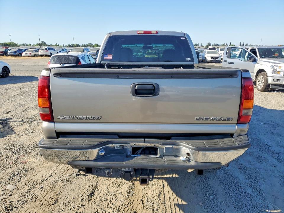 2001 Chevrolet Silverado 2500 VIN 1GCHK29GX1E177250 COPART salvage auction — REAR END, Ca - Salvage Certificate, sold $1,350 on 2026-07-02 (photo 6)