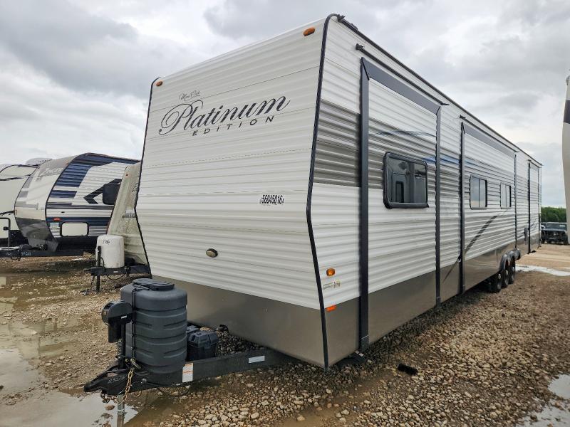 2025 Recreation by design Recreational vehicle (rv) VIN 5CZ200R38S1229225 COPART salvage auction — WATER/FLOOD, TX - SALVAGE TITLE-FLOOD DAMAGE, sold $3,600 on 2026-07-09 (photo 2)