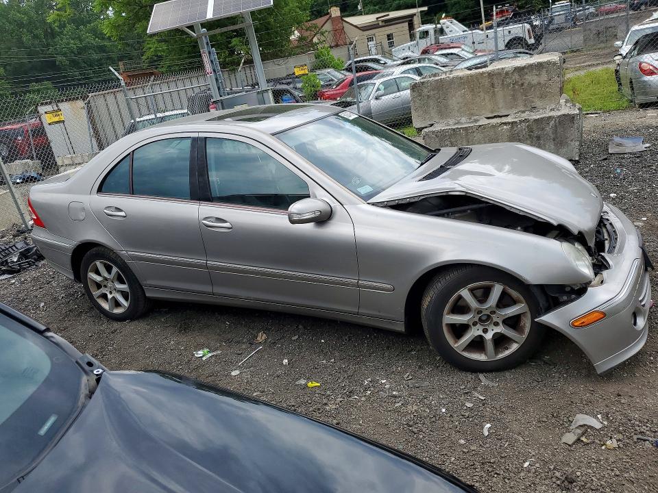 2007 Mercedes-benz C-klasse VIN WDBRF92H27F927889 COPART salvage auction — FRONT END, Md - Cert Of Salvage > 75% Damage, sold $375 on 2026-07-14 (photo 4)