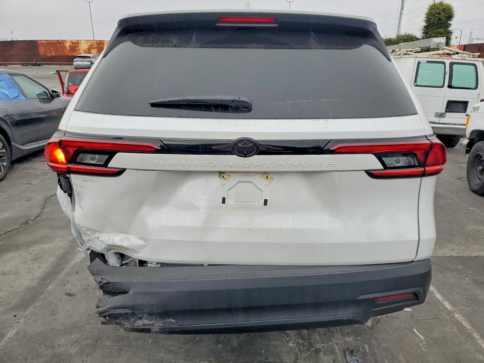 2025 Toyota Highlander VIN 5TDAAAA59SS034665 COPART salvage auction — REAR END, Ca - Salvage Certificate, sold $15,200 on 2026-07-24 (photo 6)