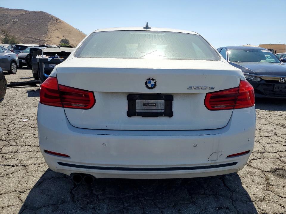 2017 BMW VIN WBA8E1C59HK480005 COPART salvage auction — MINOR DENT/SCRATCHES, Ca - Dis/Dlr/Exp Only Clean Title, sold $3,550 on 2026-07-30 (photo 6)