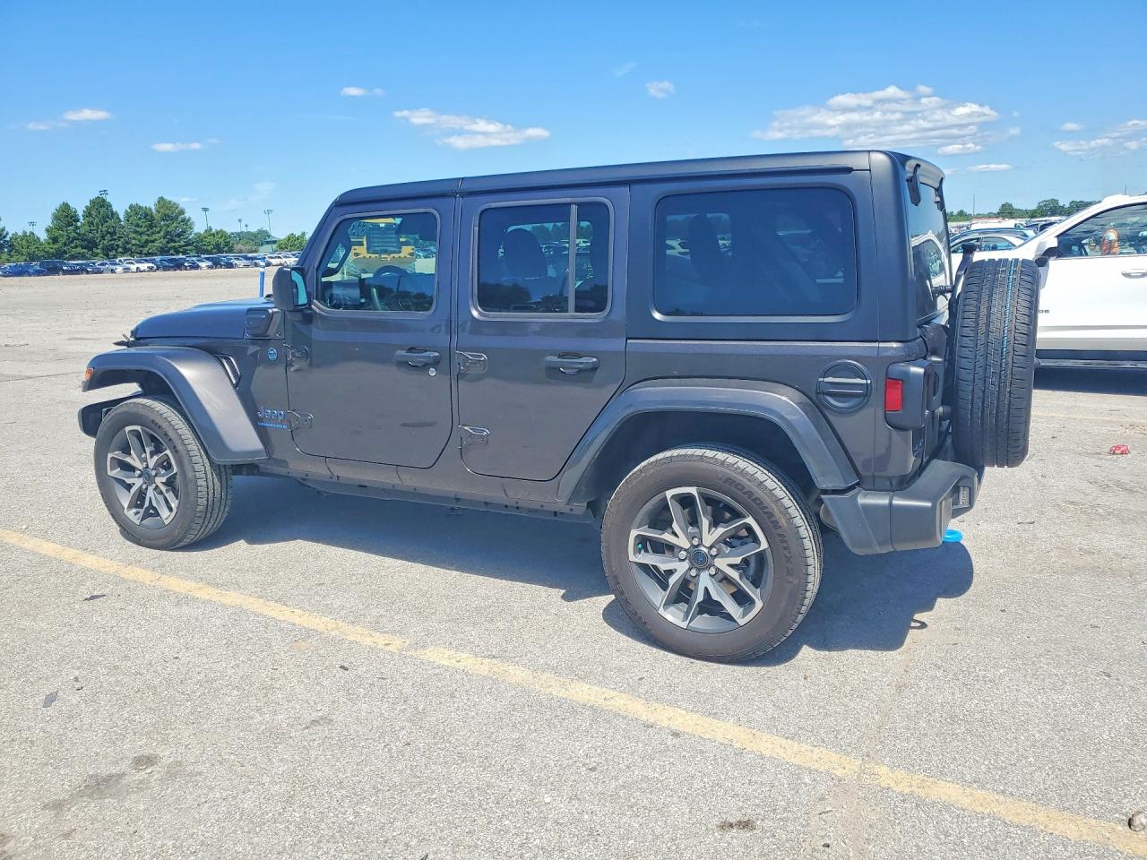 2024 Jeep Wrangler VIN 1C4RJXN66RW186759 COPART salvage auction — Normal Wear, MO - CERTIFICATE OF TITLE, sold $18,000 on 2026-07-09 (photo 2)