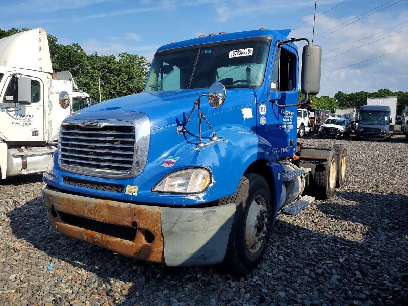 2009 Freightliner Conventional VIN 1FUJA6CK39LAH1181 COPART salvage auction — NORMAL WEAR, NJ - CERTIFICATE OF TITLE, sold $8,200 on 2026-07-21 (photo 2)