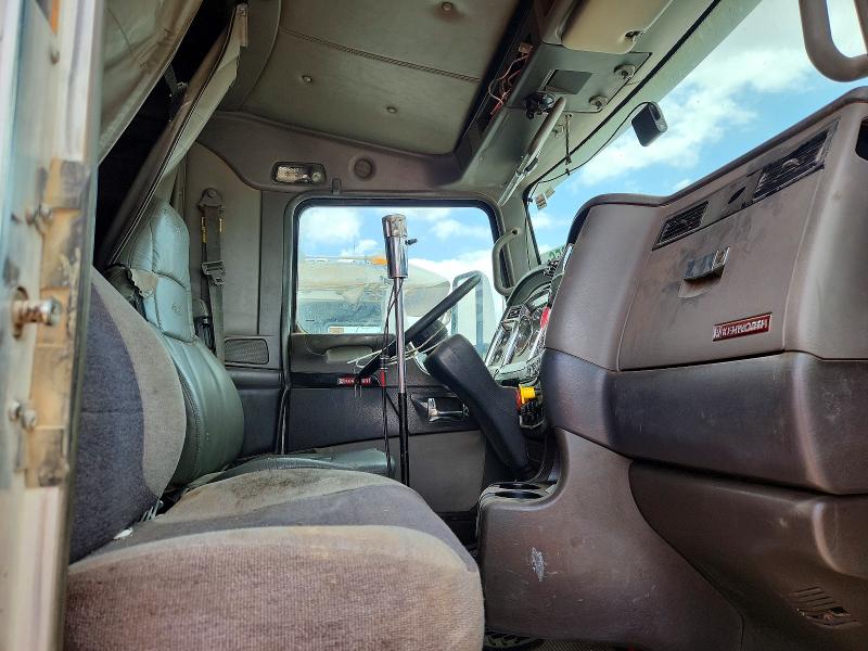 2011 Kenworth T660 VIN 1XKADU9X6BJ278645 COPART salvage auction — FRONT END, TX - SALVAGE VEHICLE TITLE, sold $1,450 on 2026-07-09 (photo 5)