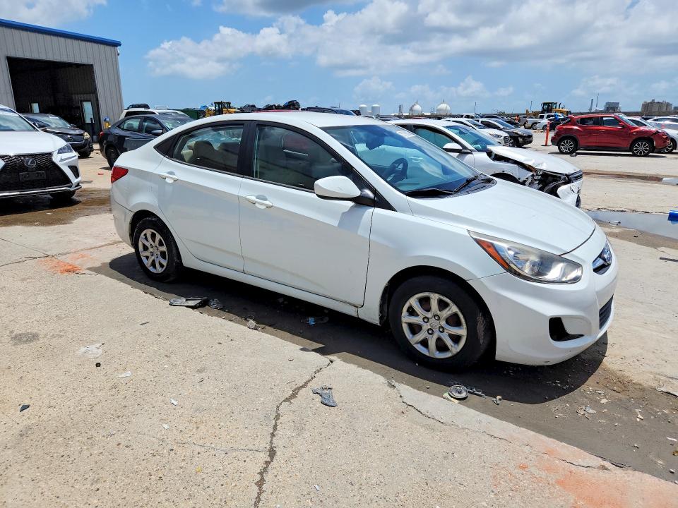 2013 Hyundai Accent VIN KMHCT4AE4DU305775 COPART salvage auction — VANDALISM, La - Cert Of Title-Salvage, sold $450 on 2026-07-08 (photo 4)