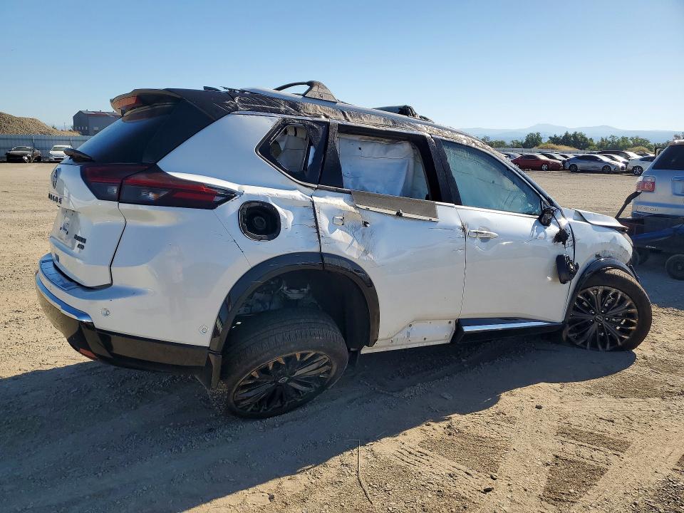 2026 Nissan Rogue VIN JN8BT3DD2TW293355 COPART salvage auction — ROLLOVER, CA - NON-REPAIRABLE VEHICLE CERT, sold $950 on 2026-07-24 (photo 3)