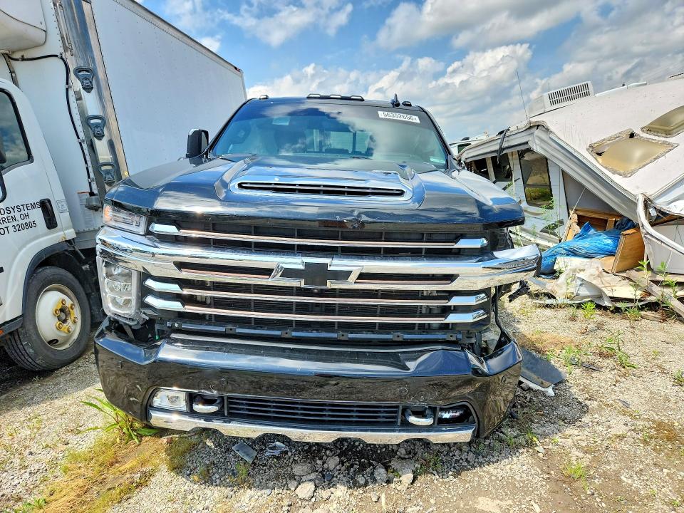 2020 Chevrolet Silverado 3500 VIN 1GC4YVEY0LF341647 COPART salvage auction — SIDE, IN - CERT OF TITLE-SALVAGE TITLE, sold $14,600 on 2026-08-12 (photo 5)