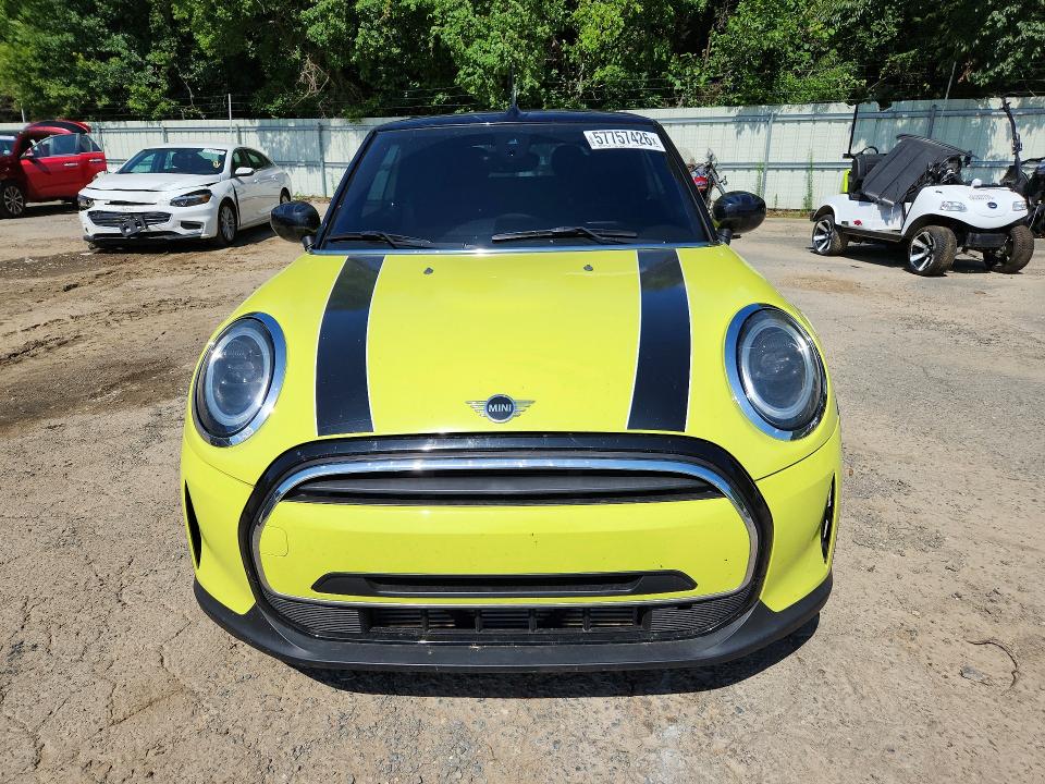 2022 Mini VIN WMW23DL0XN3N29266 COPART salvage auction — WATER/FLOOD, Fl - Cert Of Title-Slvg Rebld Flood, sold $10,700 on 2026-08-06 (photo 5)