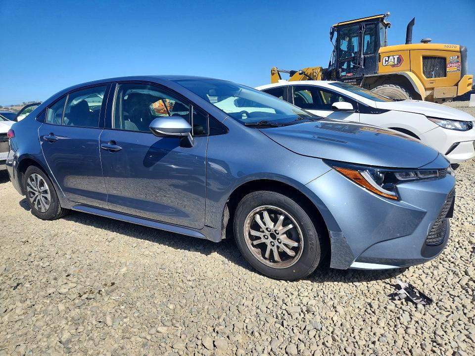 2022 Toyota Corolla VIN JTDEAMDE3NJ059450 COPART salvage auction — SIDE, Ca - Salvage Certificate, sold $5,300 on 2026-07-07 (photo 4)