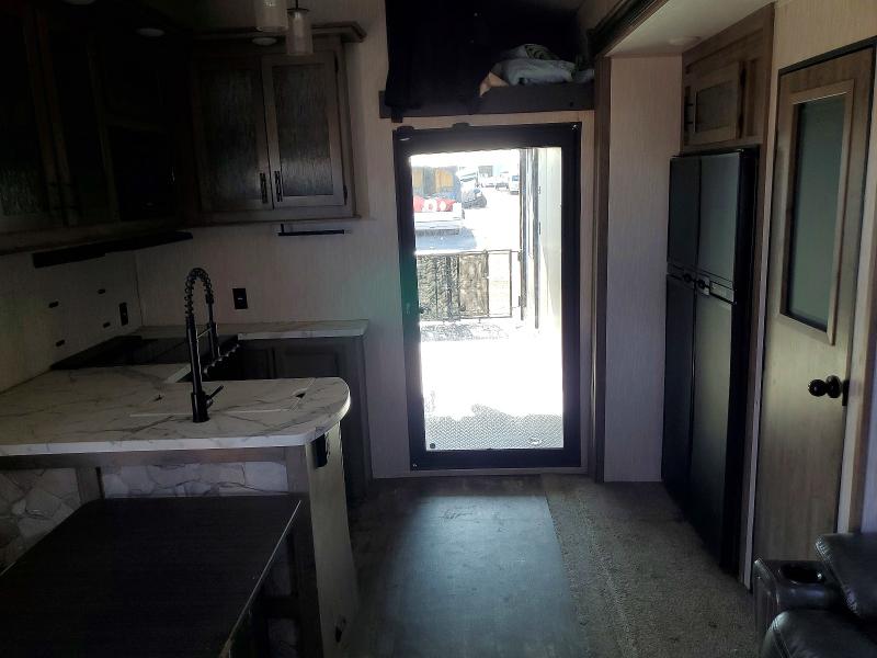 2021 Forest river cherokee Forest river cheroke VIN 5ZT3CT2B2M1216113 COPART salvage auction — REAR END, AZ - CERT OF TITLE - SALVAGE, sold $19,400 on 2026-07-09 (photo 6)