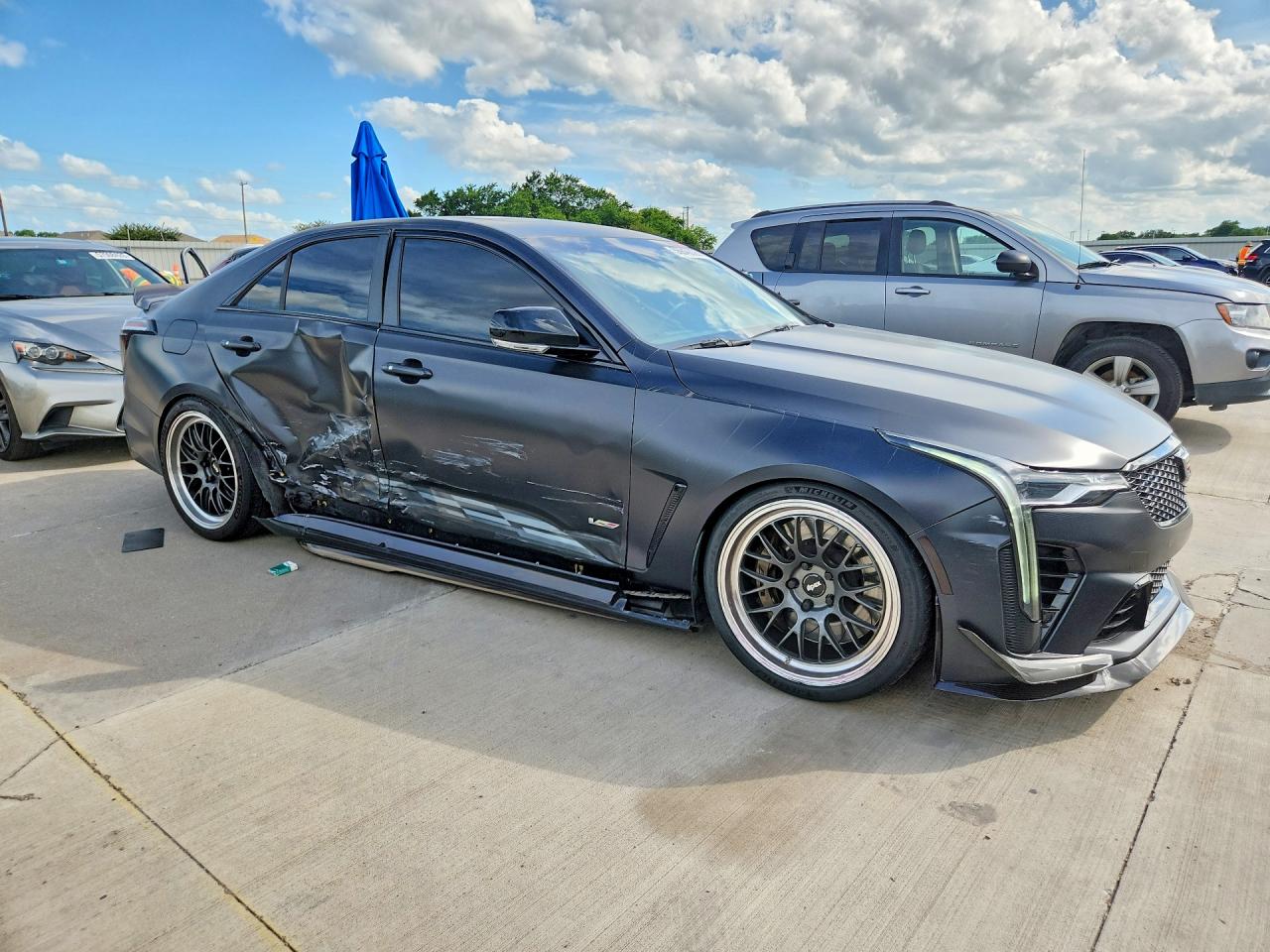 2023 Cadillac VIN 1G6DL5RP8P0566037 COPART salvage auction — Side, TX - SALVAGE VEHICLE TITLE, sold $26,250 on 2026-08-10 (photo 4)