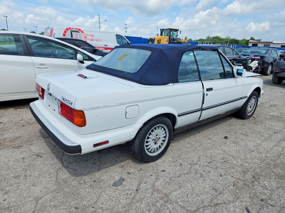 1989 BMW 3er VIN WBABB1300K8275079 COPART salvage auction — MINOR DENT/SCRATCHES, Wv - Dealer Only Clean Title (P), sold $5,400 on 2026-07-31 (photo 3)