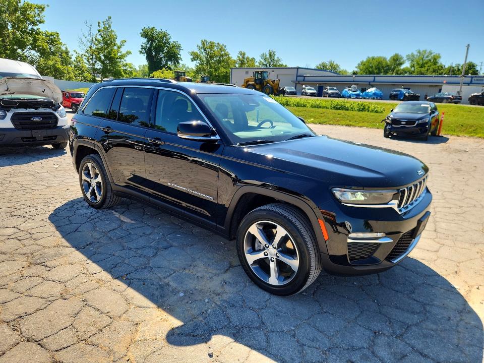 2022 Jeep Grand cherokee VIN 1C4RJYB6XN8748946 COPART salvage auction — MINOR DENT/SCRATCHES, MO - CERTIFICATE OF TITLE, sold $18,900 on 2026-07-09 (photo 4)
