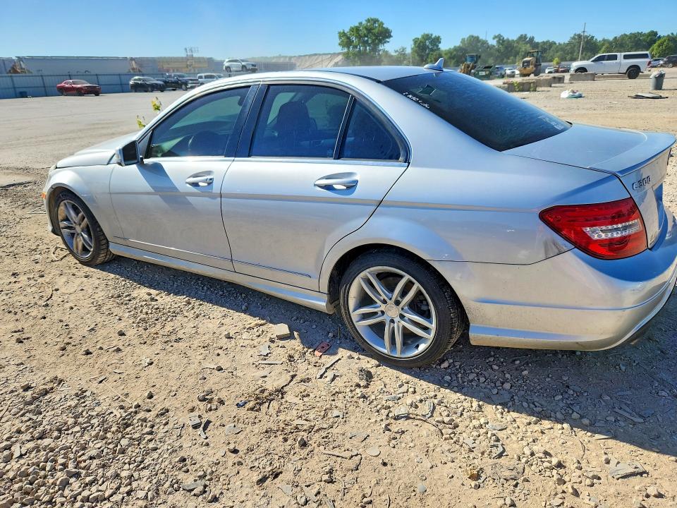 2013 Mercedes-benz C-klasse VIN WDDGF8AB6DR295916 COPART salvage auction — FRONT END, Ks - Cert Of Title-Salvage, sold $200 on 2026-07-30 (photo 2)