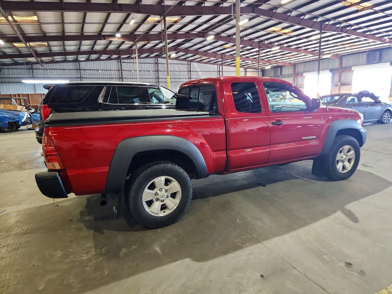 2015 Toyota Tacoma VIN 5TFUX4EN2FX036586 COPART salvage auction — Rear End, FL - CERT OF TITLE SLVG REBUILDABLE, sold $8,300 on 2026-07-01 (photo 3)
