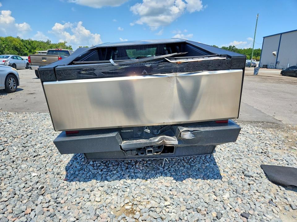 2025 Tesla Cybertruck VIN 7G2CEHED8SA080865 COPART salvage auction — SIDE, Fl - Certificate Of Destruction, sold $31,500 on 2026-08-19 (photo 6)