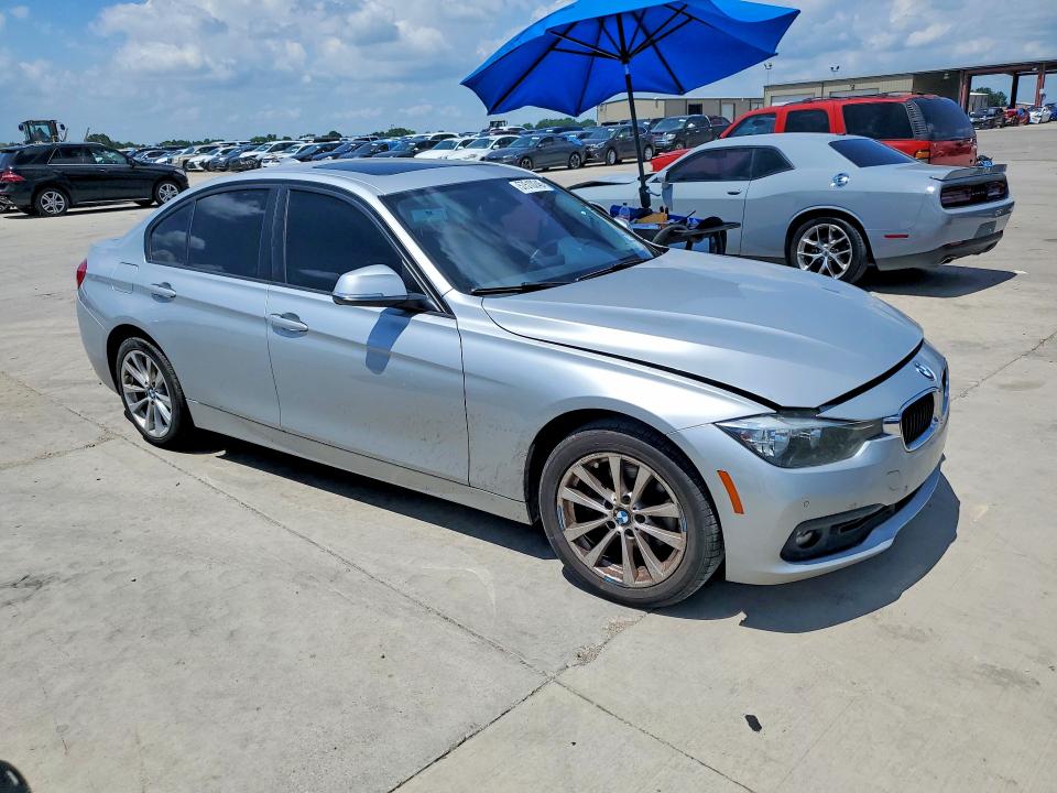 2017 BMW 3er VIN WBA8E1G57HNU13993 COPART salvage auction — MINOR DENT/SCRATCHES, Tx - Certificate Of Title (P), sold $2,000 on 2026-07-27 (photo 4)