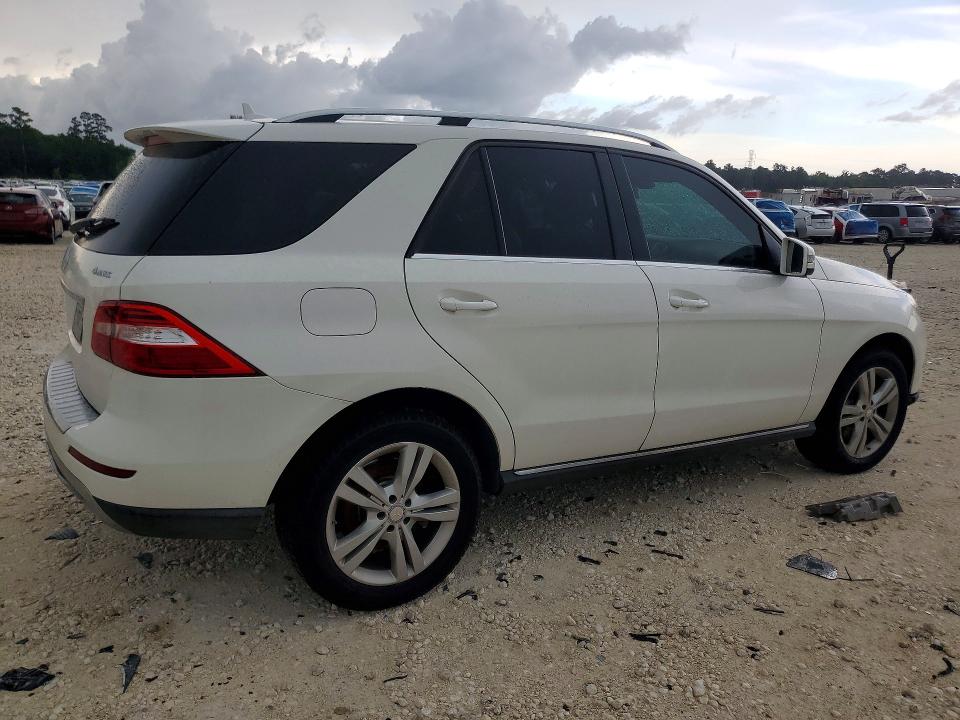 2015 Mercedes-benz VIN 4JGDA5HBXFA456927 COPART salvage auction — WATER/FLOOD, Tx - Salvage Title-Flood Damage, sold $3,300 on 2026-07-10 (photo 3)