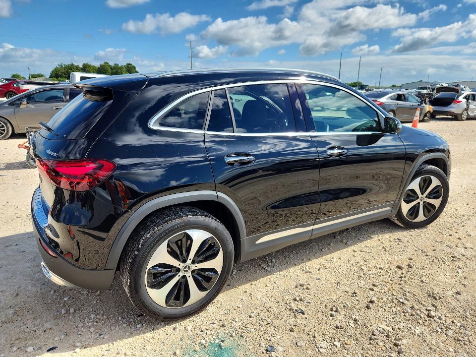 2025 Mercedes-benz VIN W1N4N4HB5SJ695128 COPART salvage auction — SIDE, Tx - Salvage Vehicle Title, sold $4,200 on 2026-07-30 (photo 3)