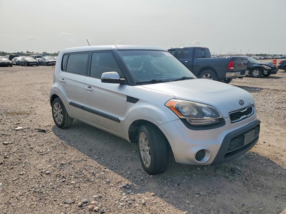 2012 Kia VIN KNDJT2A66C7356975 COPART salvage auction — MINOR DENT/SCRATCHES, Tx - Salvage Vehicle Title, sold $550 on 2026-07-20 (photo 4)