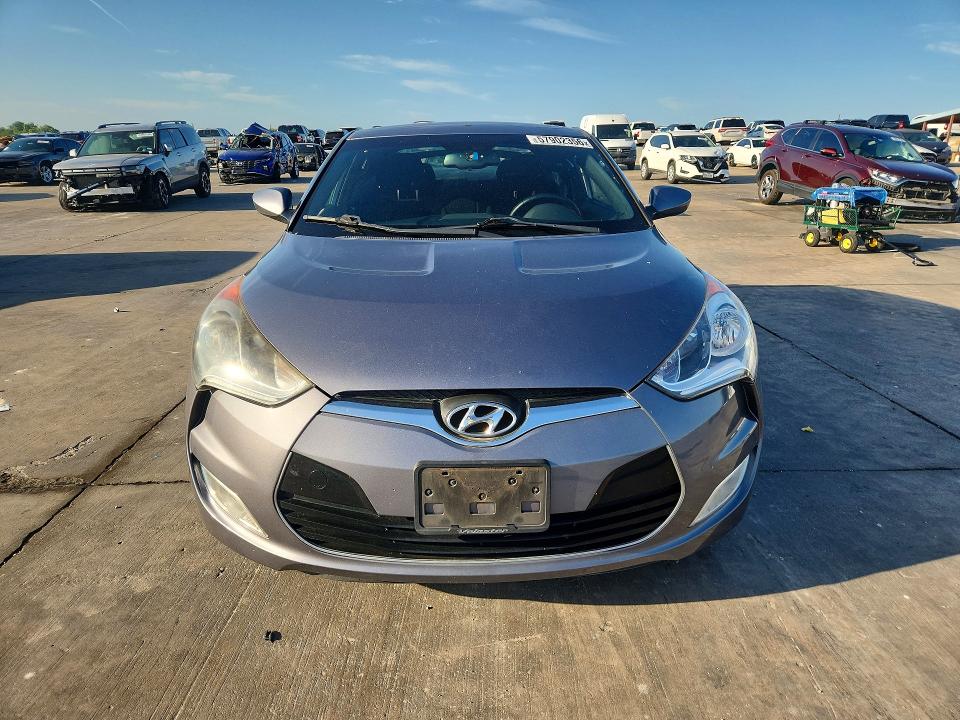 2017 Hyundai Veloster VIN KMHTC6AD1HU314443 COPART salvage auction — SIDE, Tx - Salvage Vehicle Title, sold $1,400 on 2026-07-23 (photo 5)